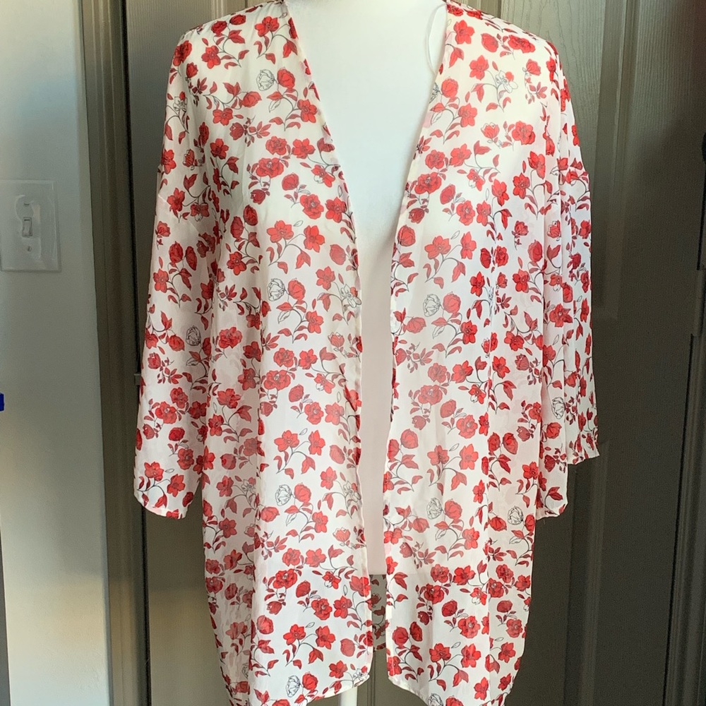 🦋3/$20🦋 H&M Red Print Kimono Top
